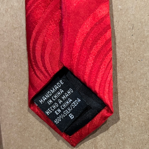 AMERICAN GREETINGS Christmas Reindeer Neck Tie • Hand Made 100% Silk • 60”L 4”L - Picture 7 of 7